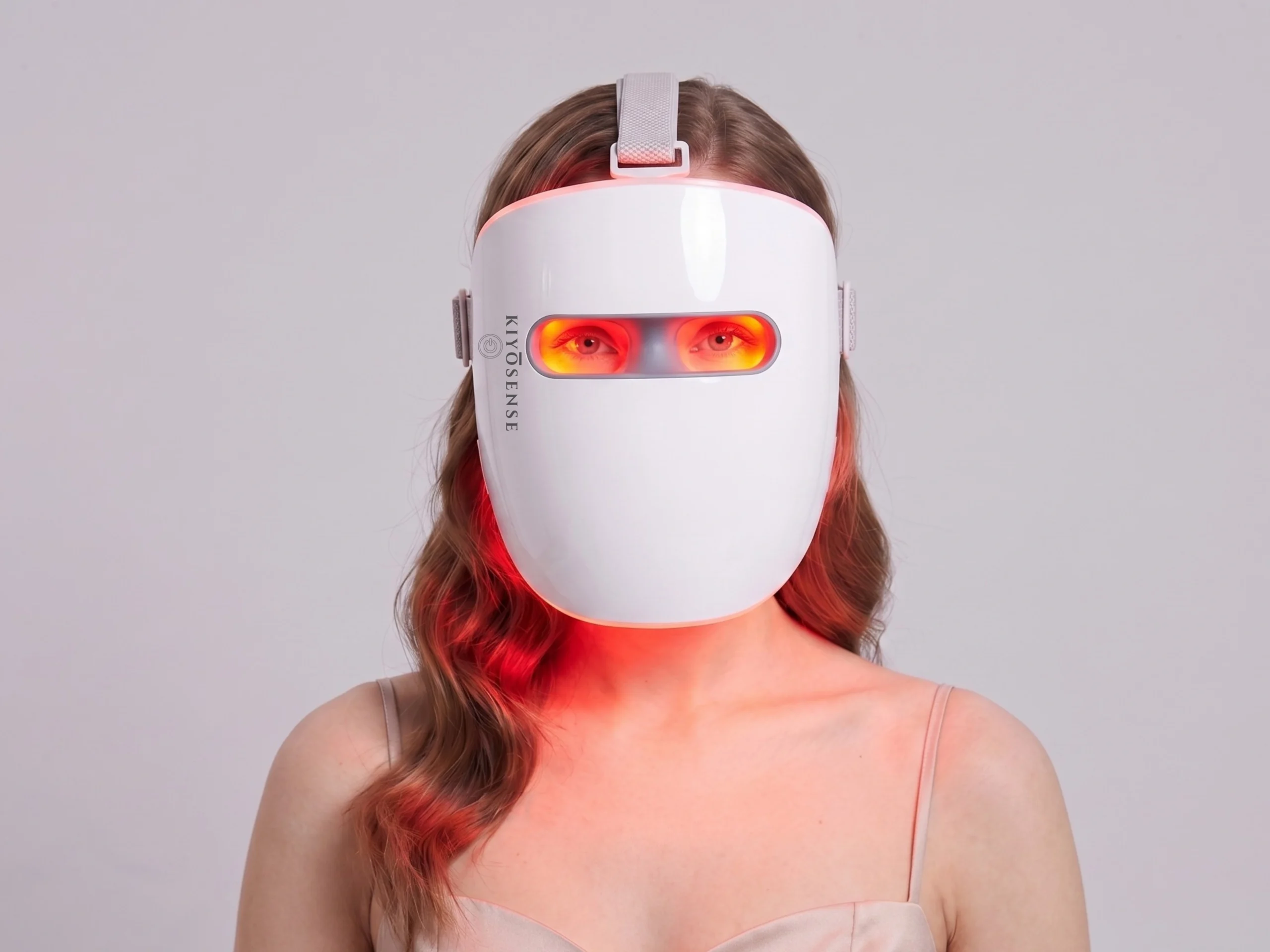 Woman wearing KIYOSENSE Lumino Pro LED face mask